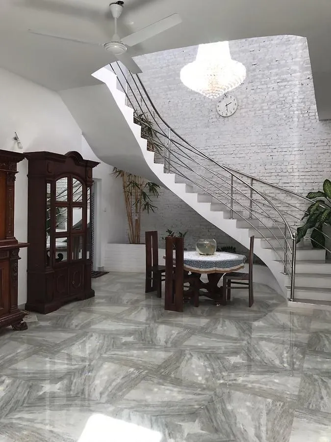 Villa Sri Beach Негомбо 3*,