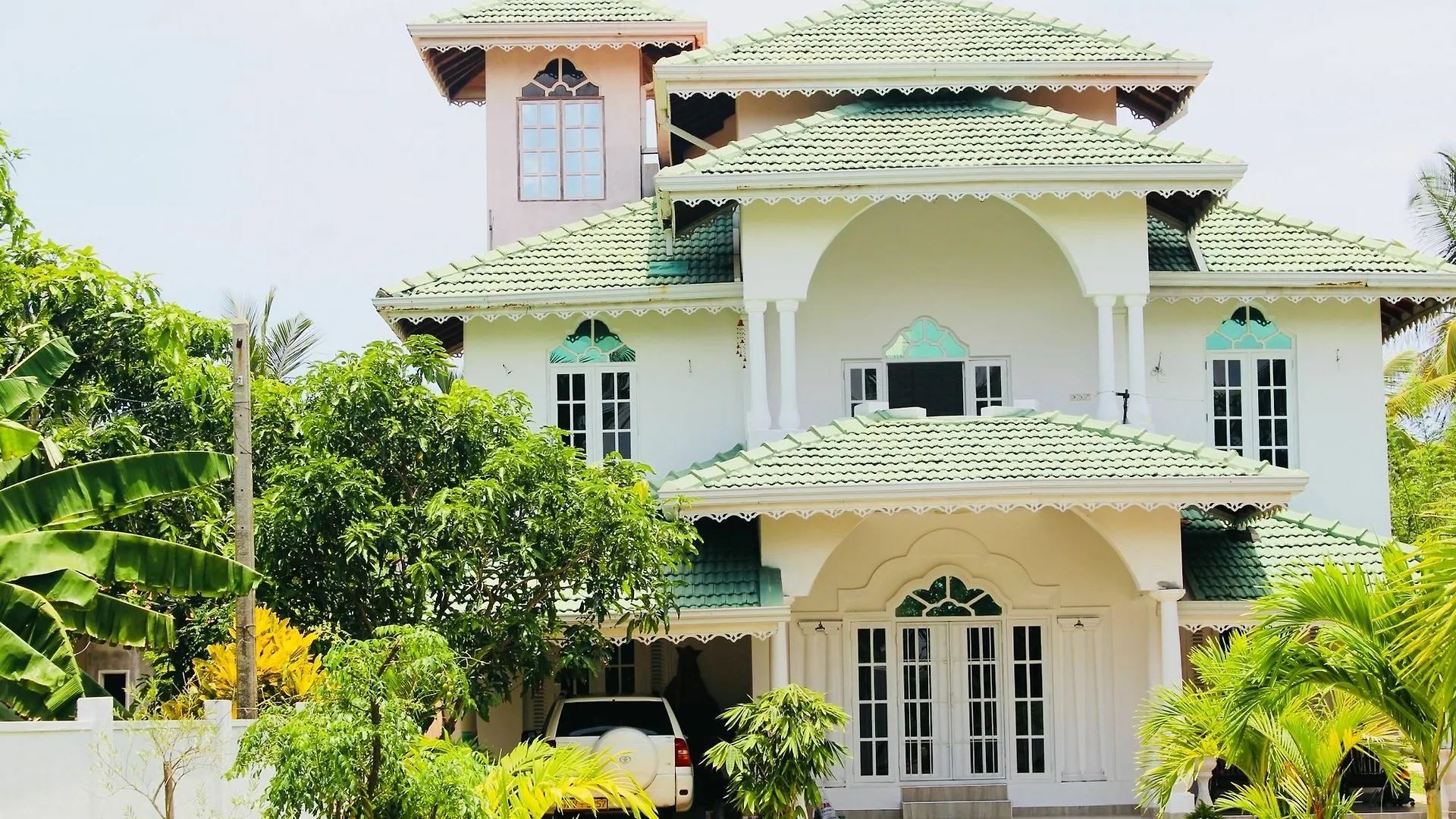 Villa Sri Beach Негомбо 3*,