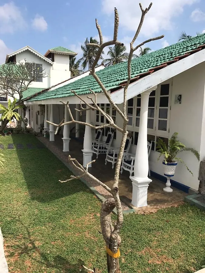Villa Sri Beach Negombo Bed & Breakfast